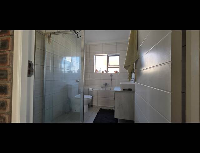 7 BEDROOM HOUSE FOR SALE IN DANA BAY
